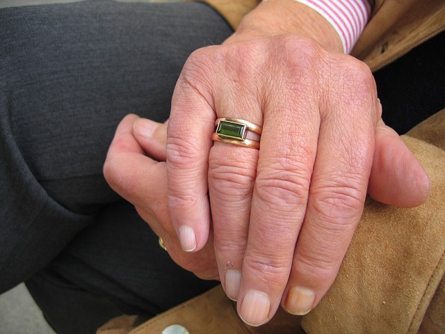 Reviving Tradition: The Artistic Renaissance of Hand-Painted Derby Jewelry