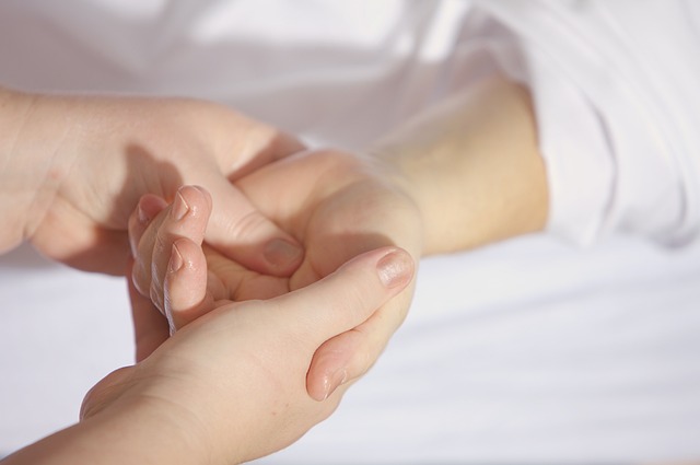 Bristol Skin Tag Removal Costs: Evaluating Clinic vs. Home Treatment and Financing Options