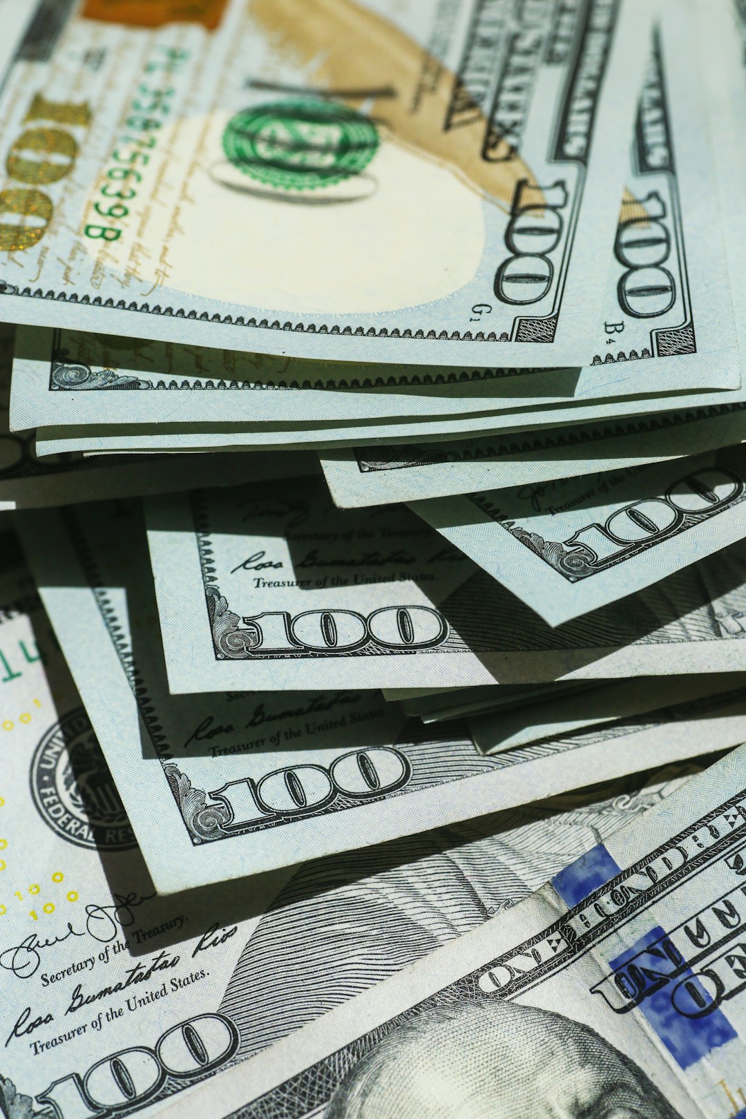 money-640x480-62296085.jpeg