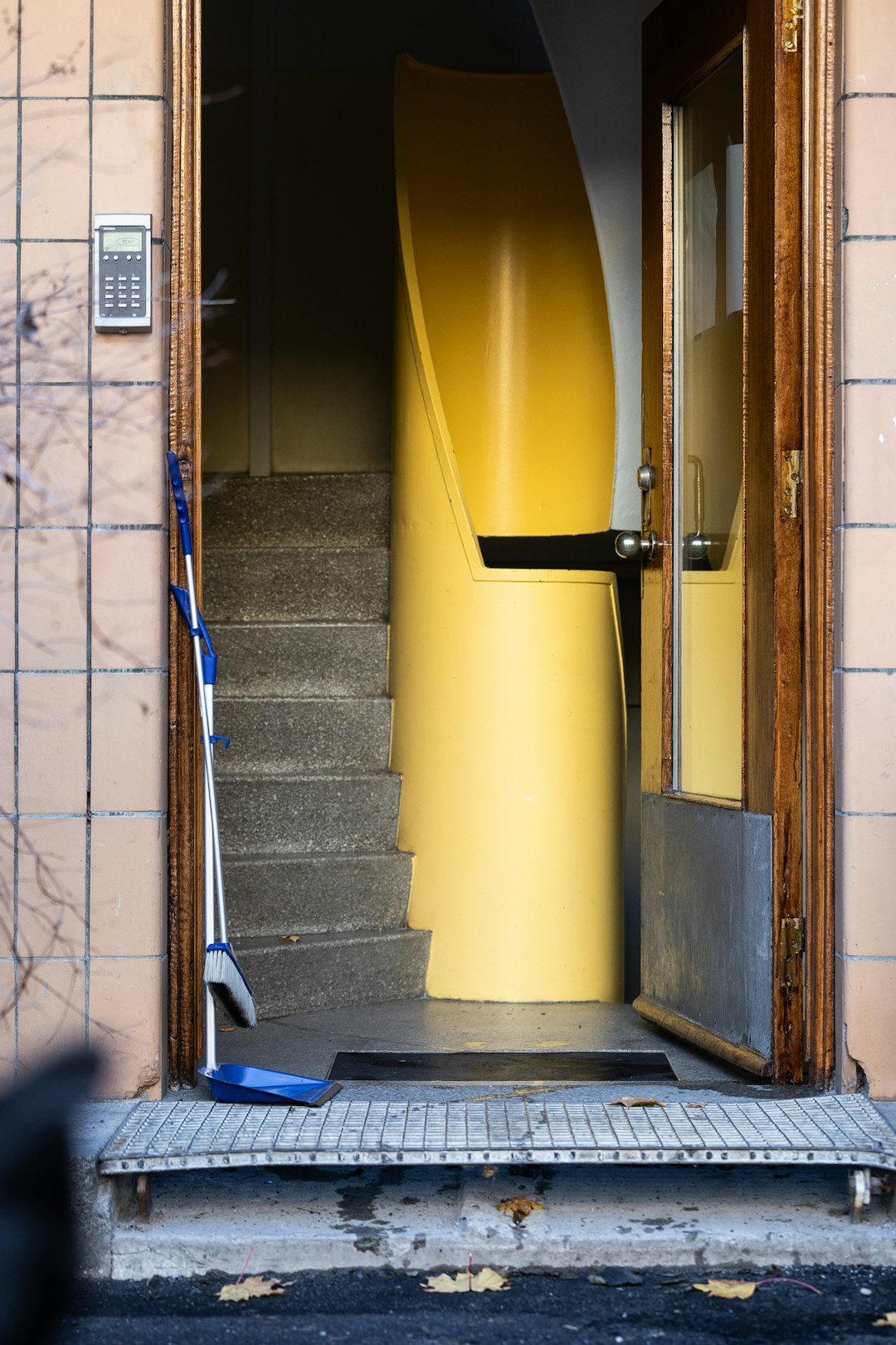 Navigating Contractual Obligations for Same-day House Clearance