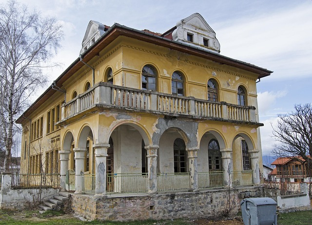 Eco-Friendly Vacant House Clearance: Reuse and Recycle Old Furniture