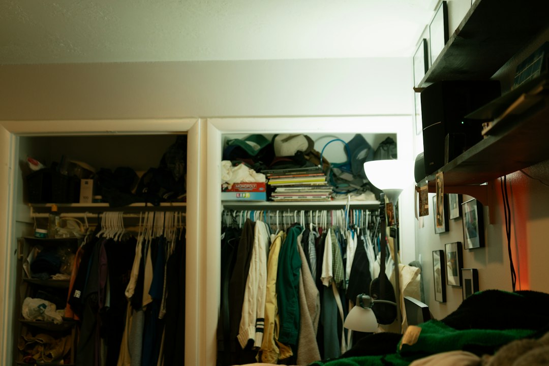 Streamline, Pack Smartly, Maximize: Downsizing Living Space Tips