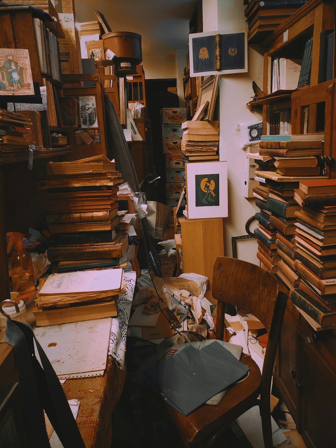 Master Garage Decluttering: Efficient Clearance & Organization Tips